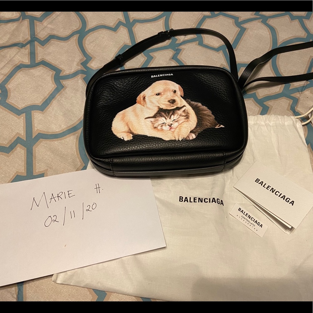 VD SALE!!! BN Balenciaga dog and cat camera bag
